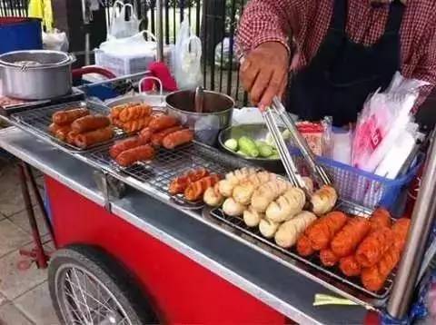 南宁街头诱惑 香肠烤肠虽香，健康警报已拉响